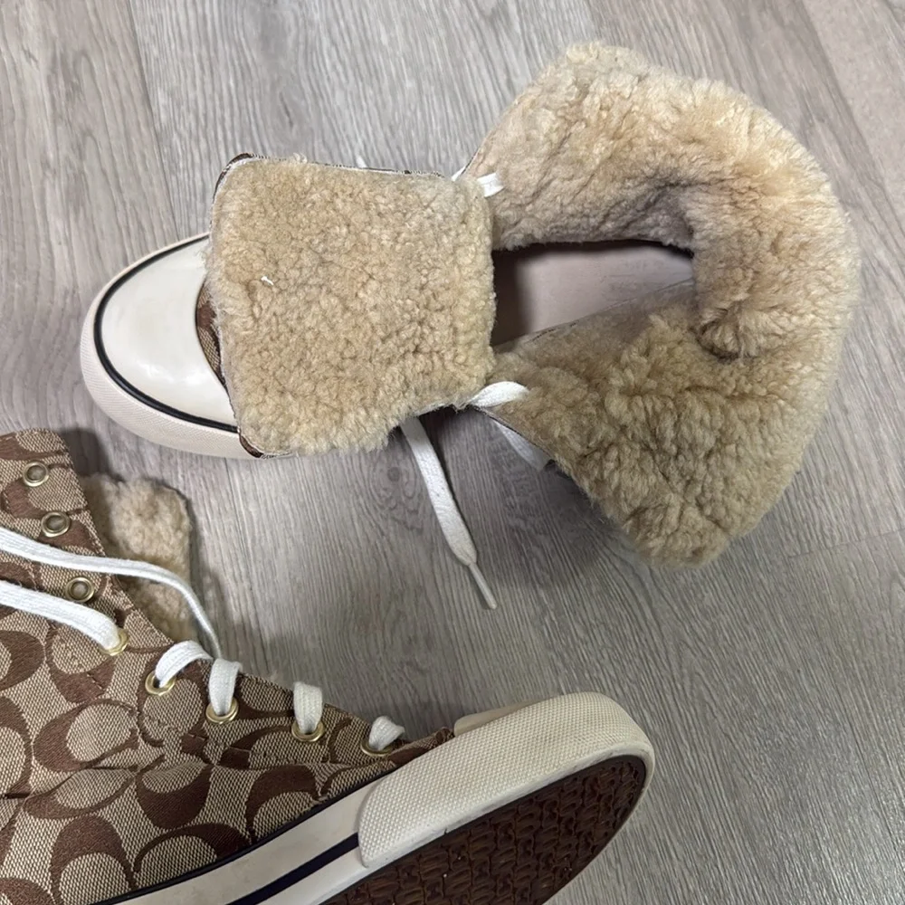 Coach - Picture 4 of 7